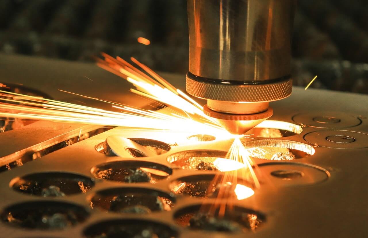 Точне різання металу: послуги з металообробки від Metalicaprofil